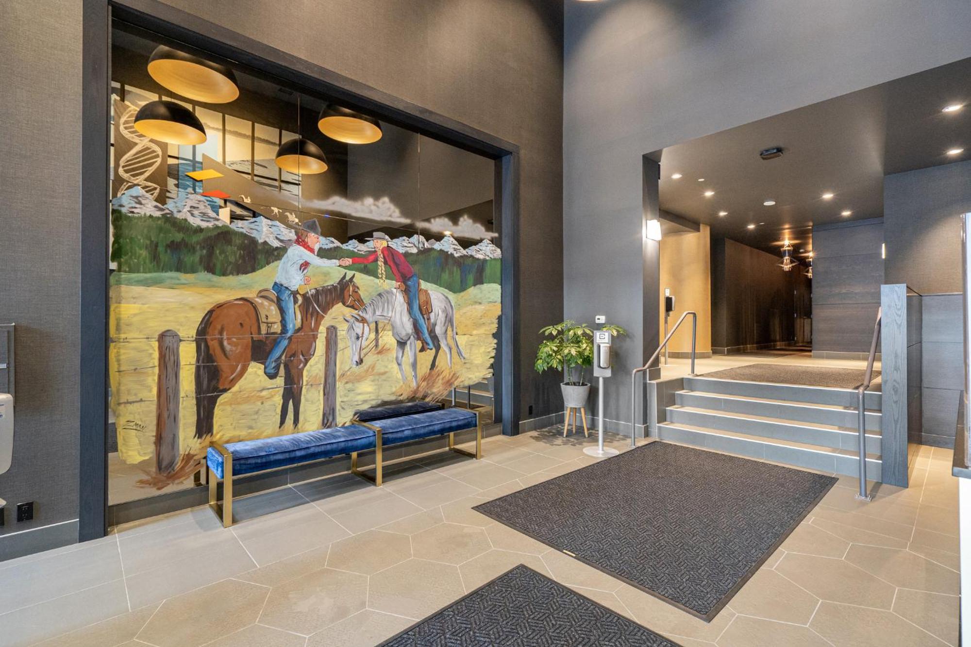 Unbeatable Downtown Experience- Walk To Bars, Casino, Stampede & Saddledome Plus Bonus Banff Pass, Parking & Wine! YYC Exterior foto